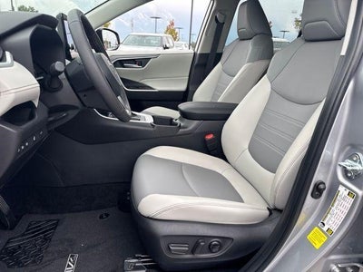 2025 Toyota RAV4 XLE Premium FWD (Natl)