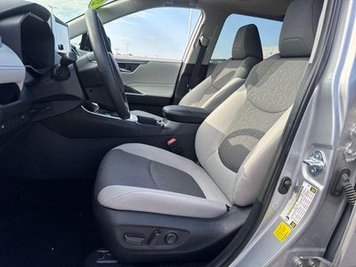 2025 Toyota RAV4 XLE FWD (GS)