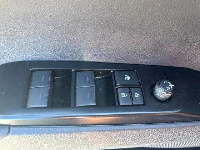 2025 Toyota Camry SE (SE)