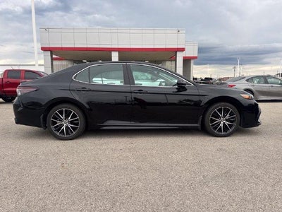 2021 Toyota Camry SE Auto (SE)