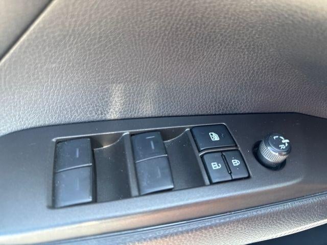 2023 Toyota Camry SE Auto (SE)