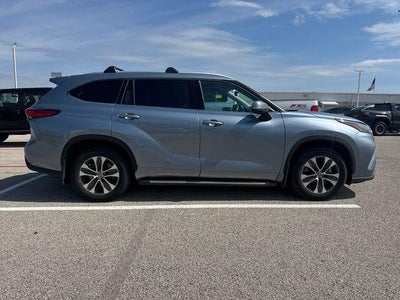 2022 Toyota Highlander XLE FWD (Natl)
