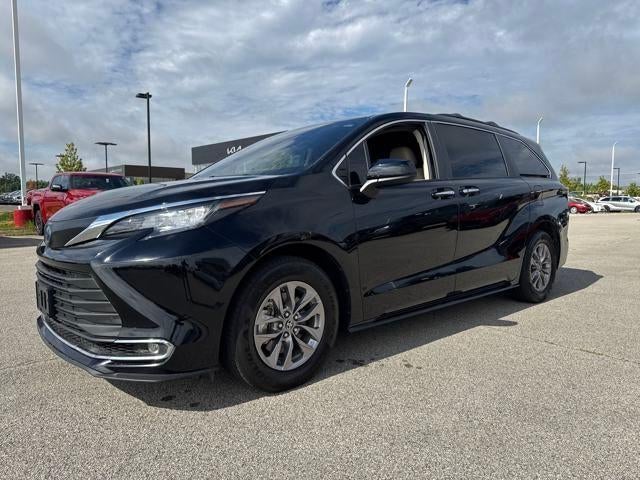 2023 Toyota Sienna XLE FWD 8-Passenger (Natl)