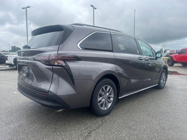 2024 Toyota Sienna XLE FWD 8-Passenger (Natl)