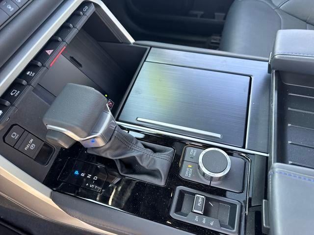 2025 Toyota Tundra 4WD 4WD Platinum Hybrid CrewMax 5.5' Bed (Natl)