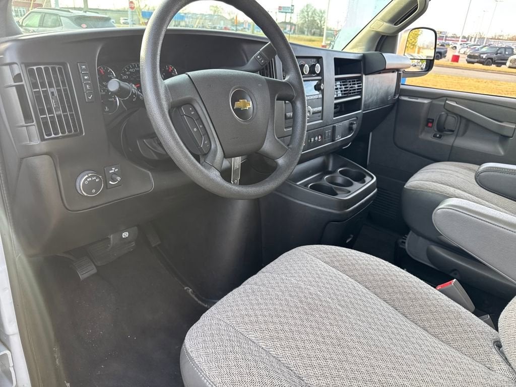 2024 Chevrolet Express Passenger 3500 1LT