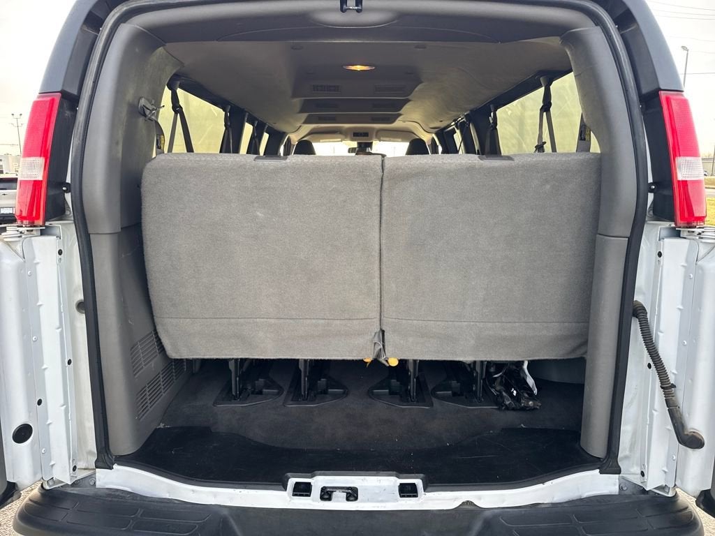 2024 Chevrolet Express Passenger 3500 1LT