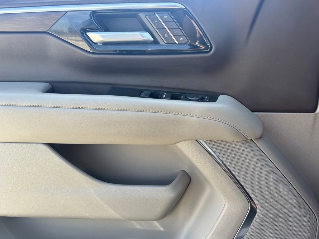 2025 Chevrolet Suburban LT