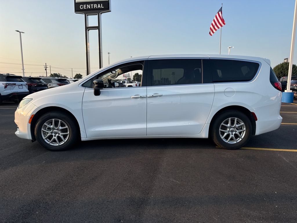 2024 Chrysler Voyager LX
