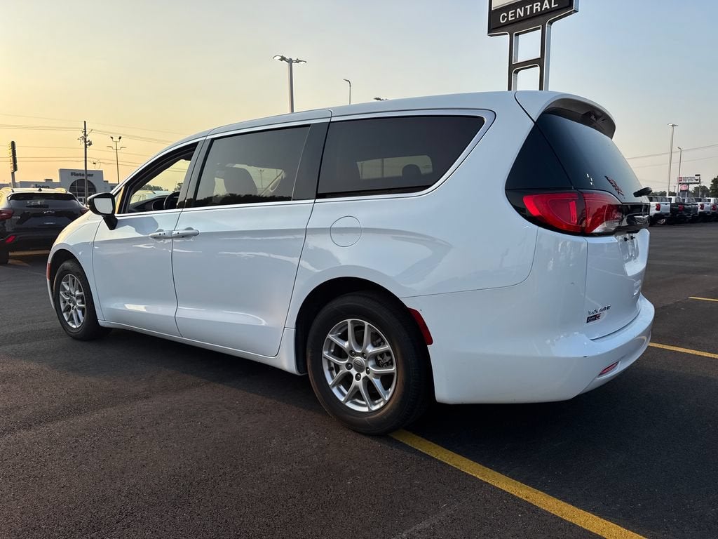 2024 Chrysler Voyager LX