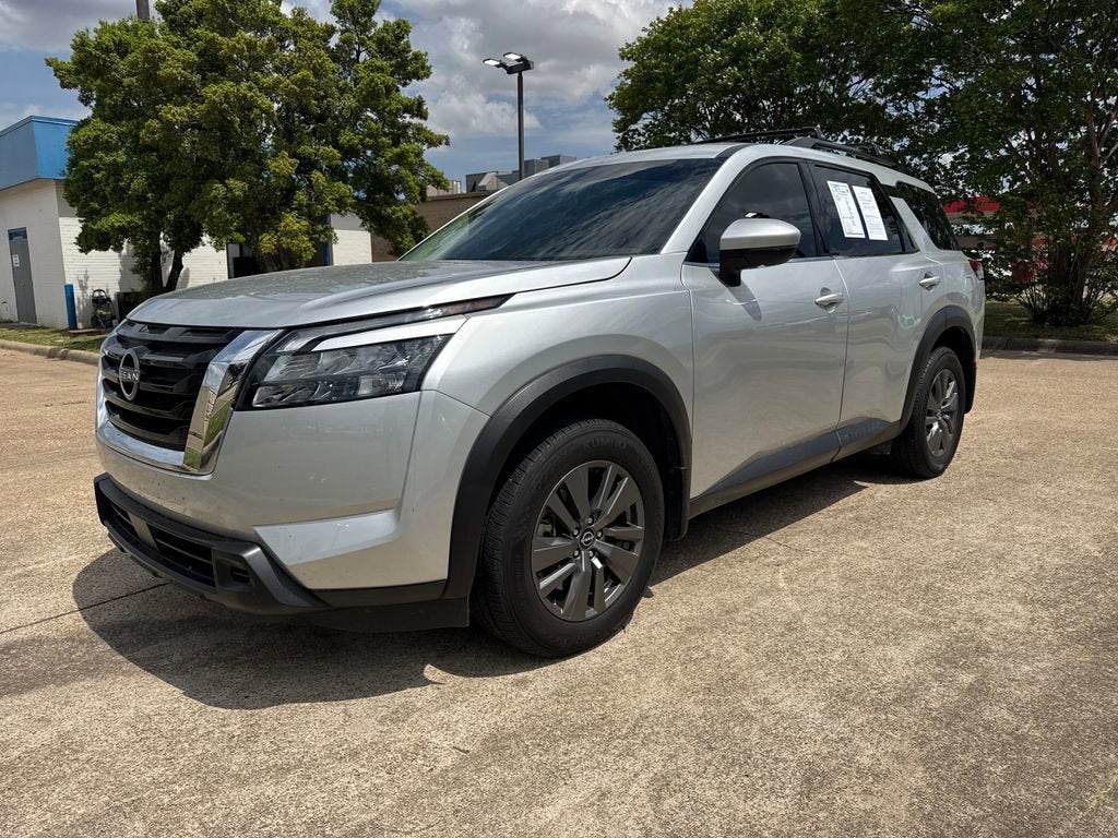 2024 Nissan Pathfinder SV