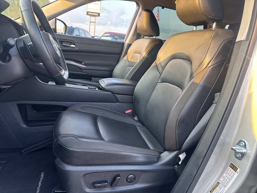 2025 Nissan Pathfinder SL