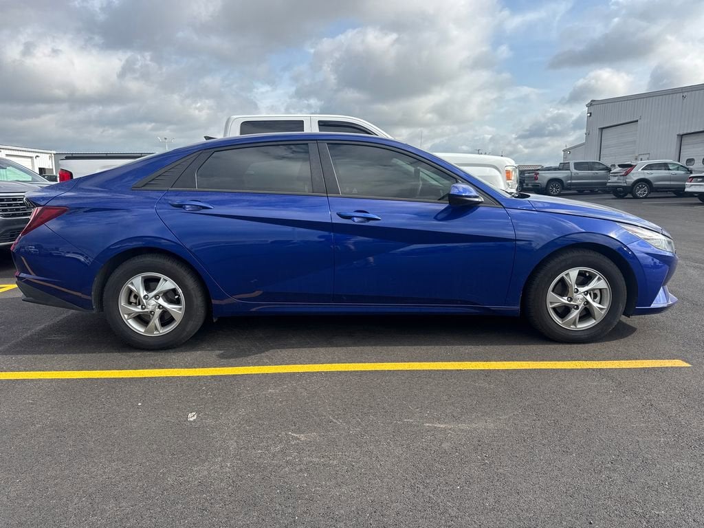 2022 Hyundai Elantra SE