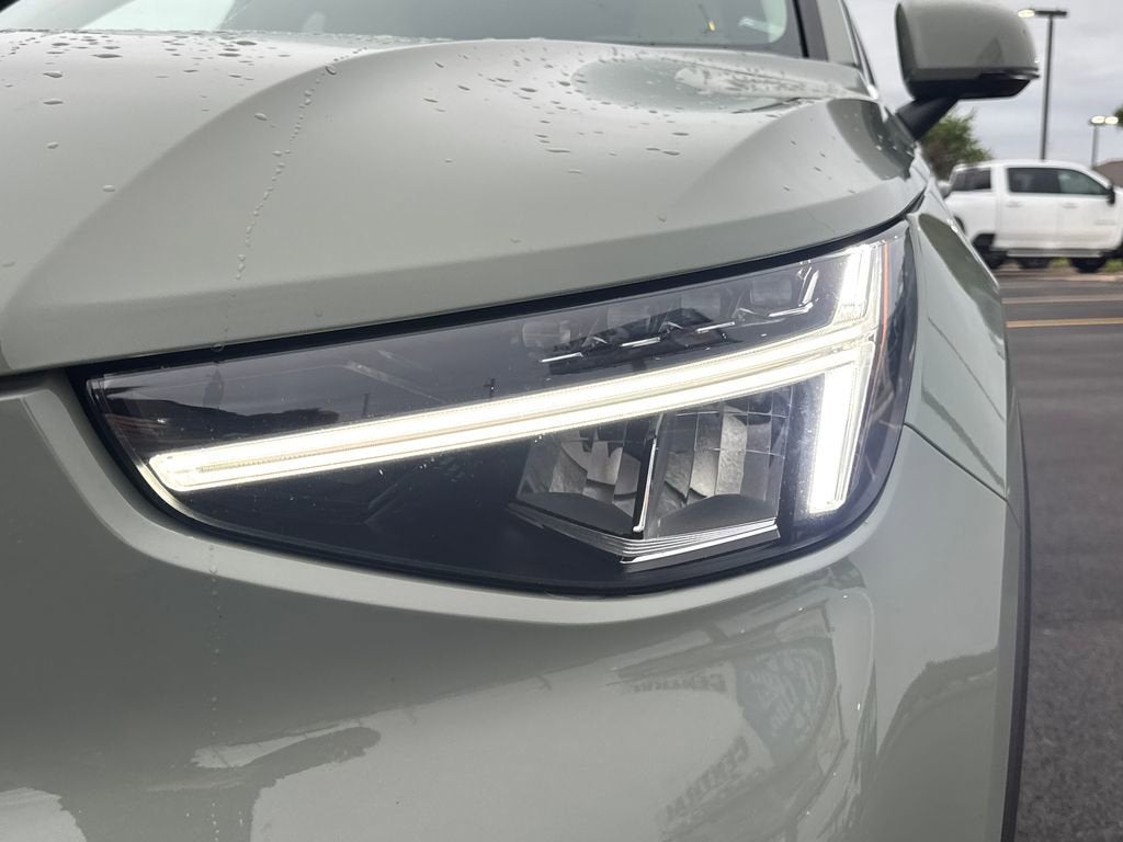 2023 Volvo XC40 Ultimate Bright Theme
