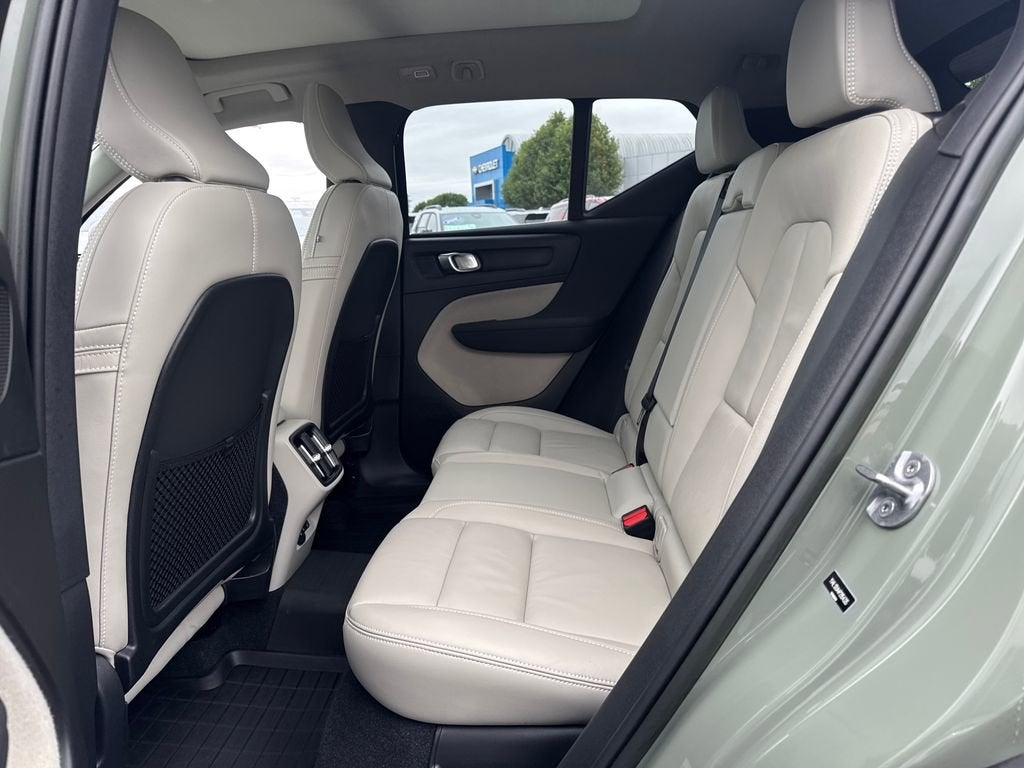2023 Volvo XC40 Ultimate Bright Theme
