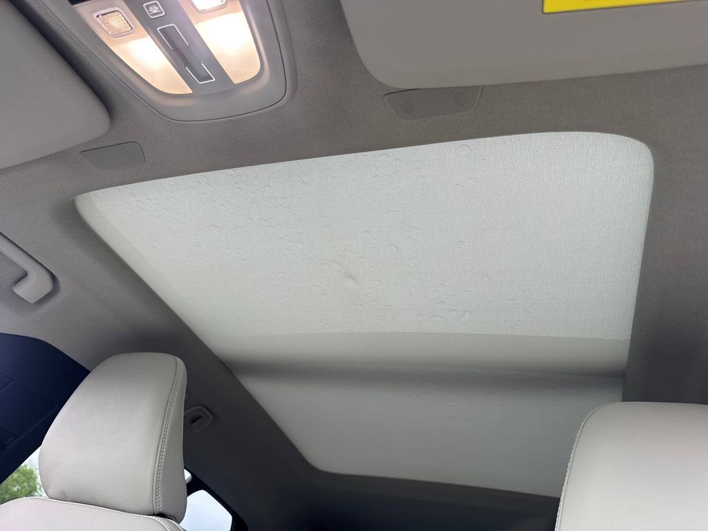 2023 Volvo XC40 Ultimate Bright Theme