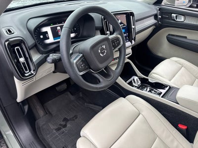 2023 Volvo XC40 Ultimate Bright Theme