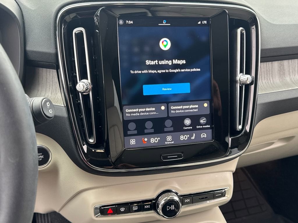 2023 Volvo XC40 Ultimate Bright Theme