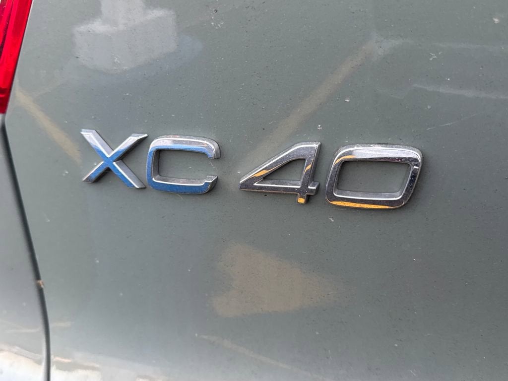 2023 Volvo XC40 Ultimate Bright Theme
