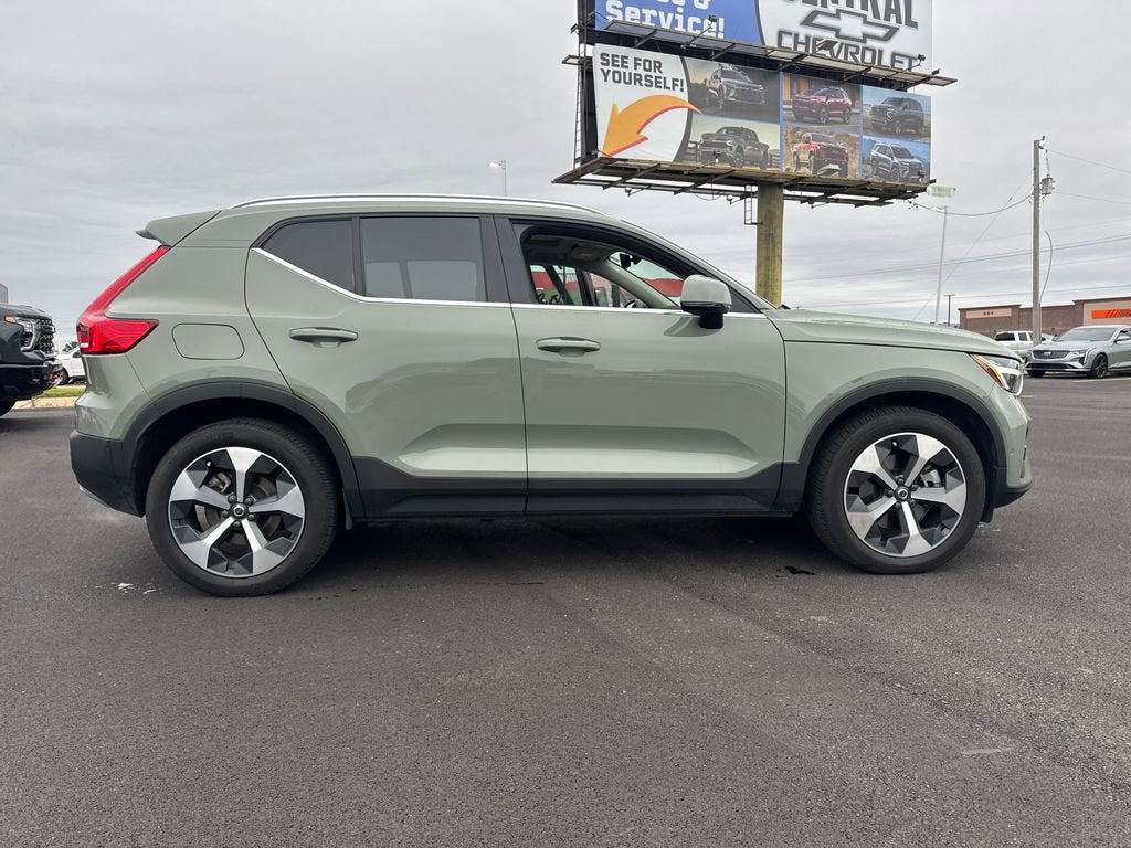 2023 Volvo XC40 Ultimate Bright Theme