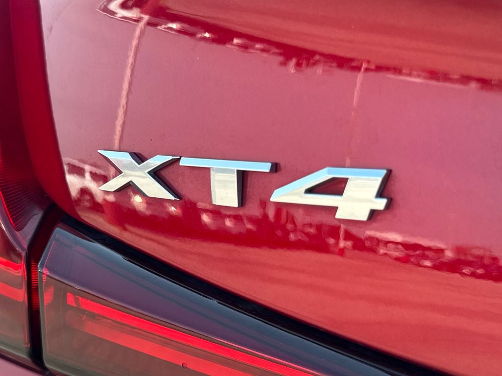 2022 Cadillac XT4 Premium Luxury