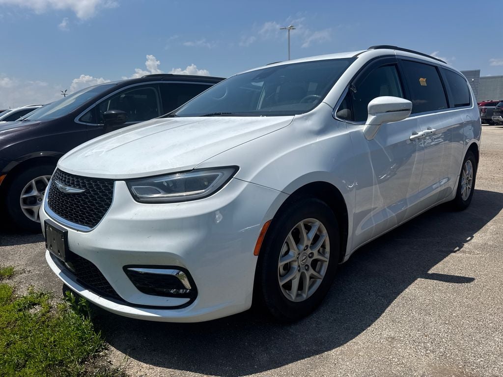 2022 Chrysler Pacifica Touring L's photo