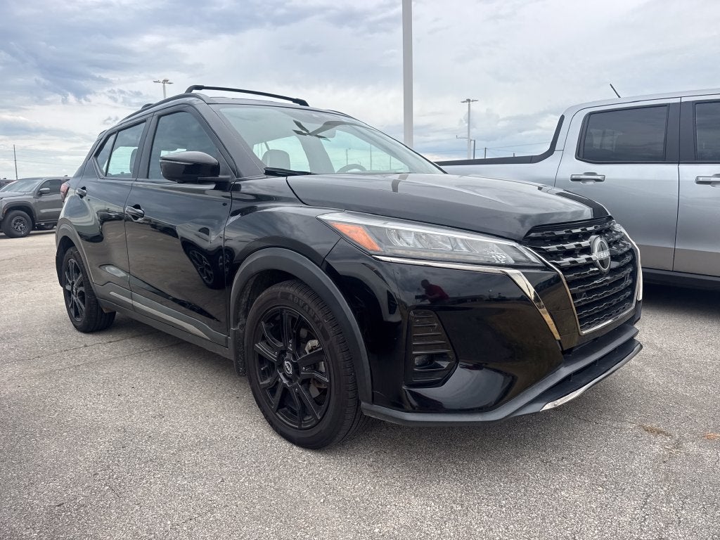 2022 Nissan Kicks SR