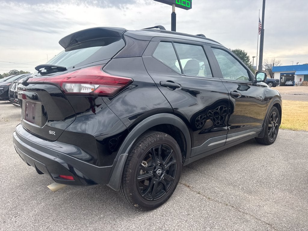 2022 Nissan Kicks SR