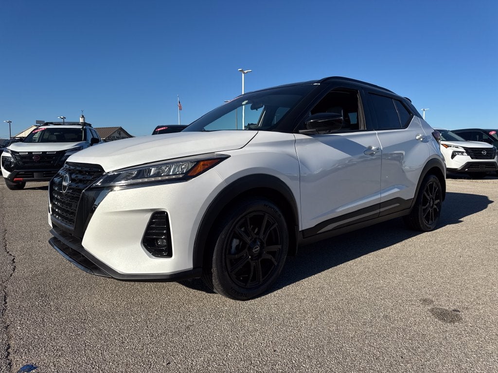 2023 Nissan Kicks SR