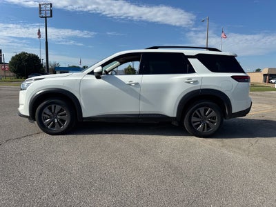 2024 Nissan Pathfinder SV