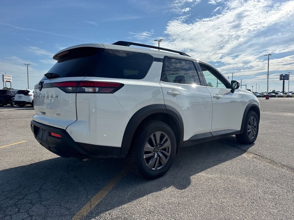 2024 Nissan Pathfinder SV