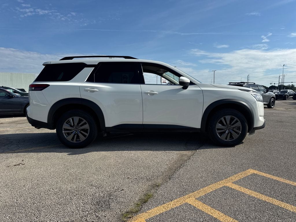 2024 Nissan Pathfinder SV