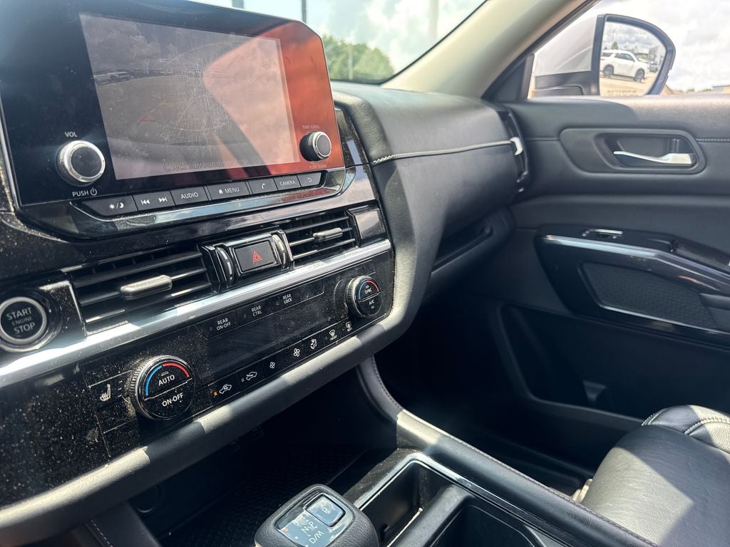2022 Nissan Pathfinder SV