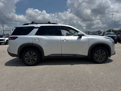 2022 Nissan Pathfinder SV