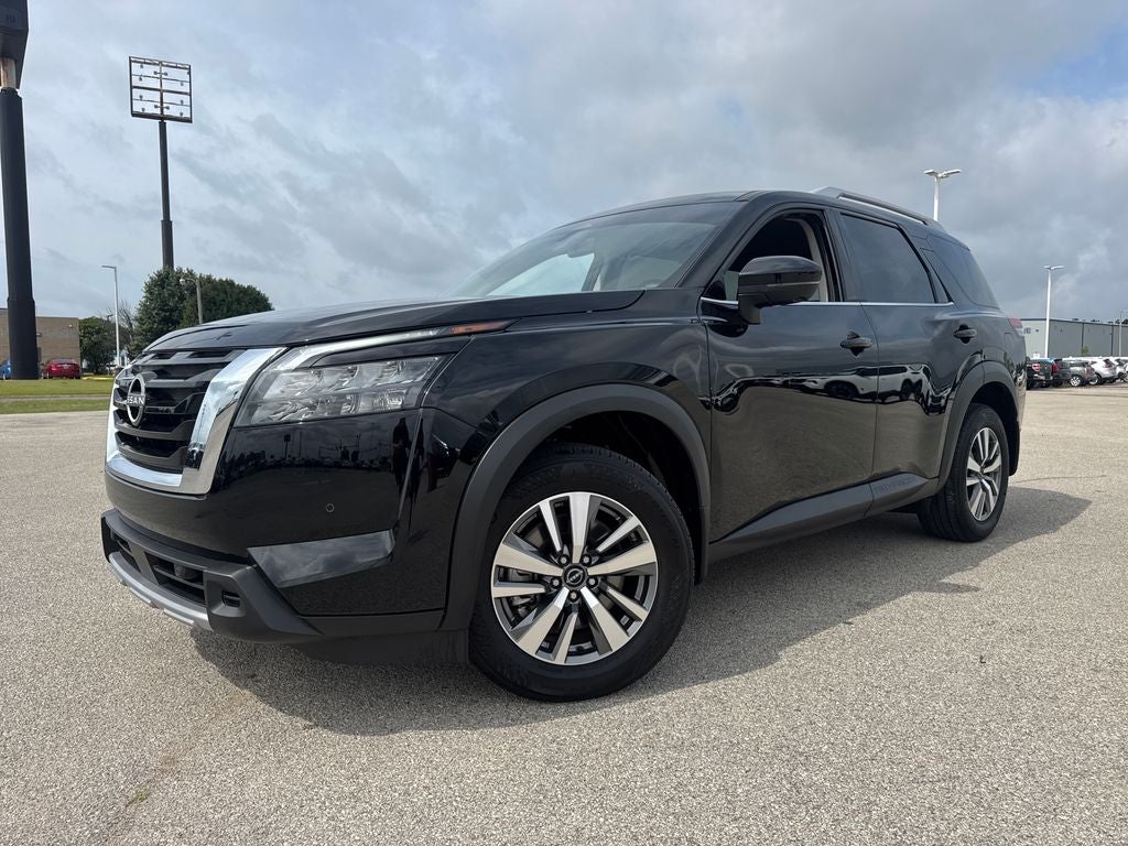 2025 Nissan Pathfinder SL