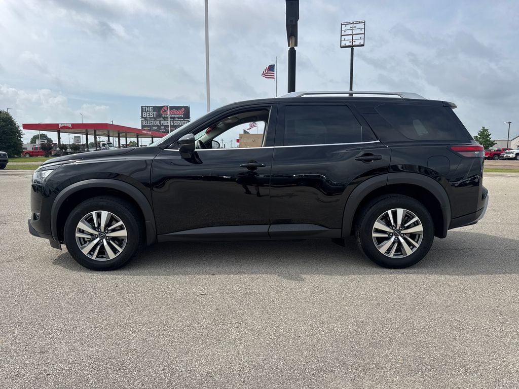 2025 Nissan Pathfinder SL