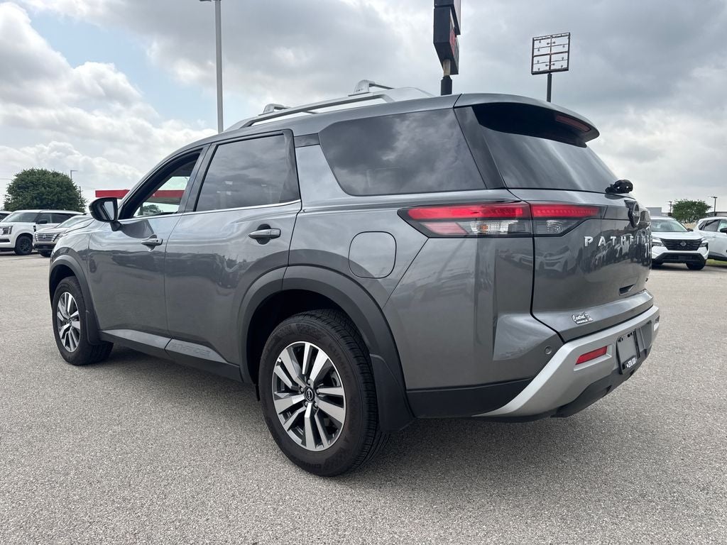 2025 Nissan Pathfinder SL
