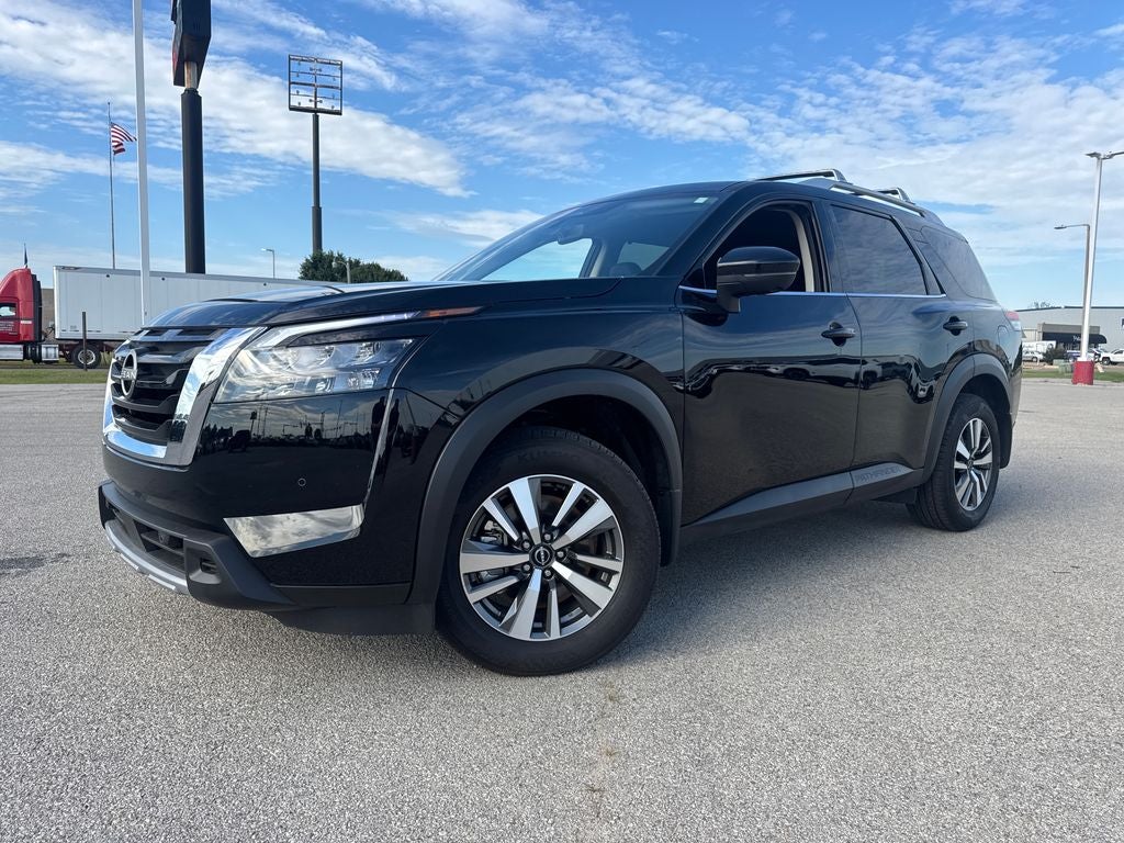 2025 Nissan Pathfinder SL