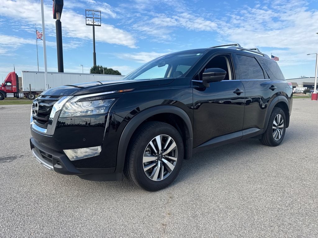 2025 Nissan Pathfinder SL