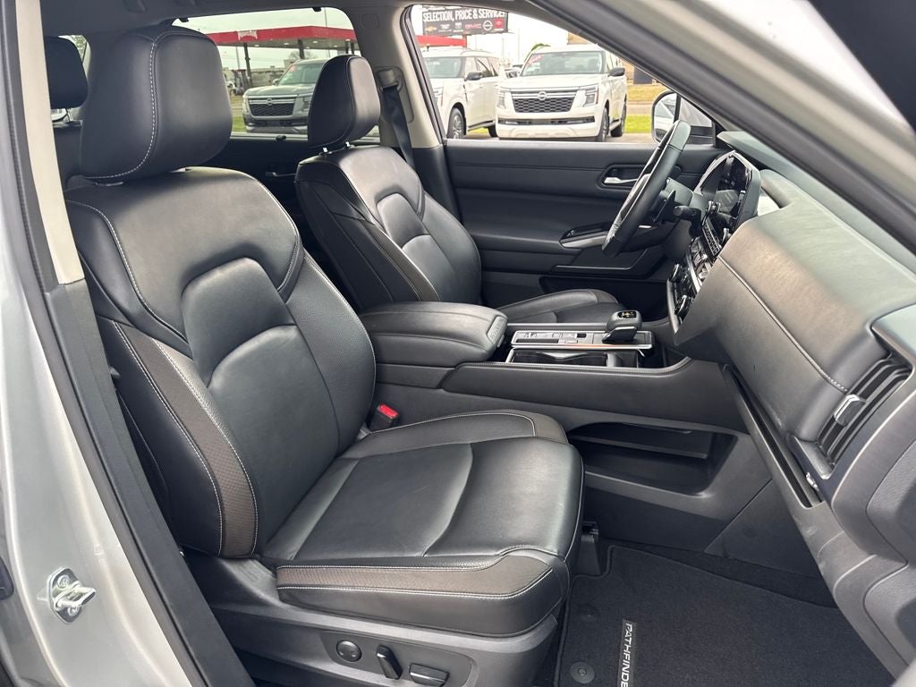 2024 Nissan Pathfinder SL