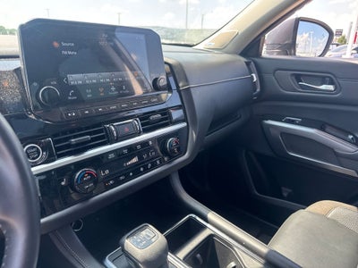 2022 Nissan Pathfinder SL