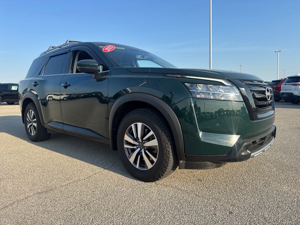 2023 Nissan Pathfinder SL