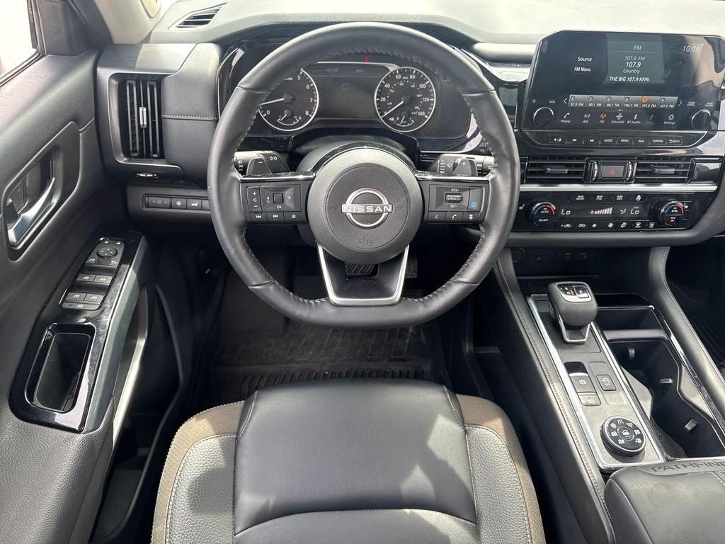 2024 Nissan Pathfinder SL