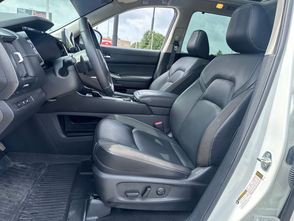 2024 Nissan Pathfinder SL