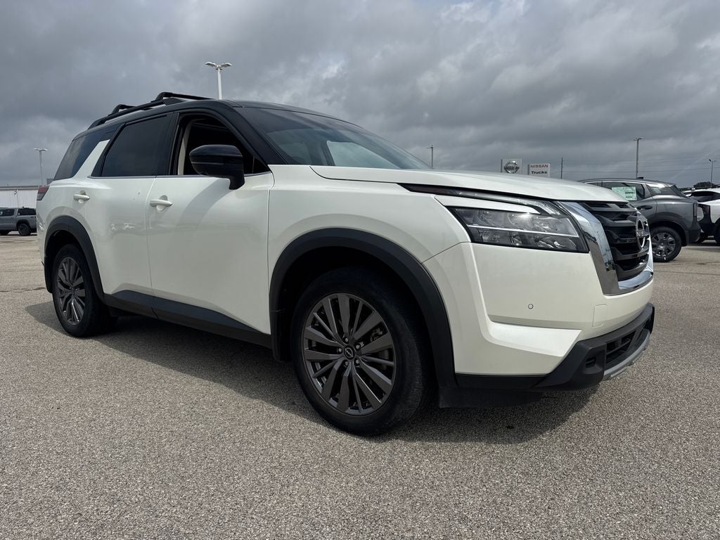 2024 Nissan Pathfinder SL