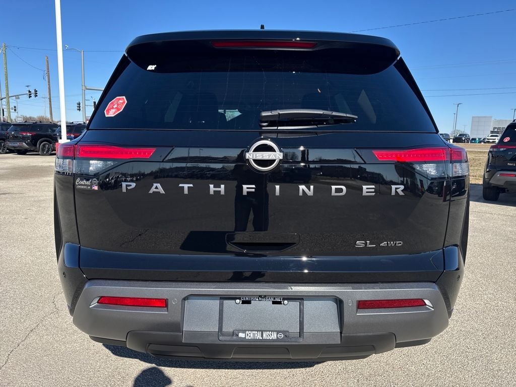 2026 Nissan Pathfinder SL