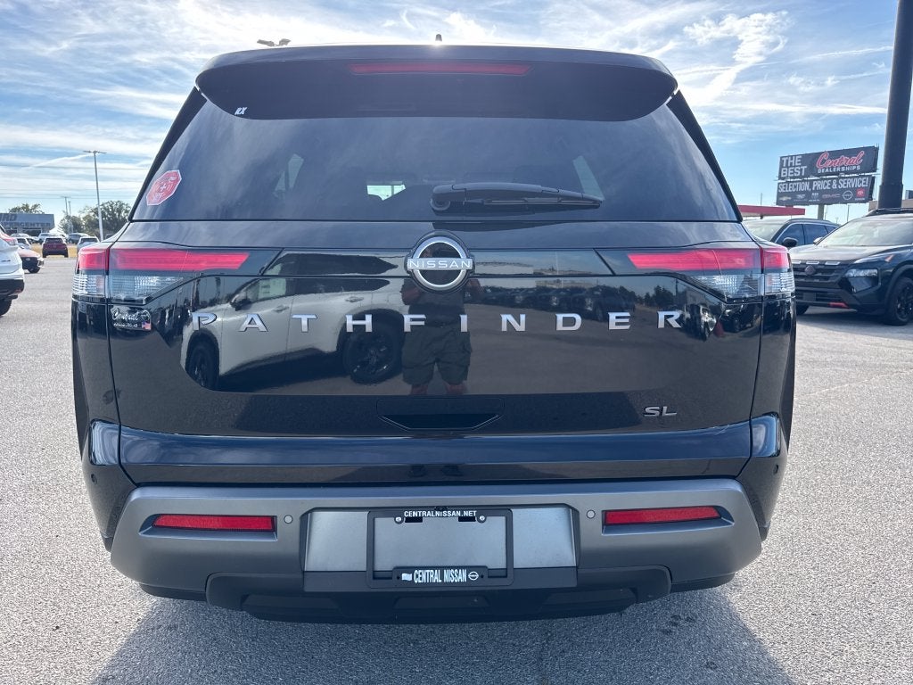 2026 Nissan Pathfinder SL