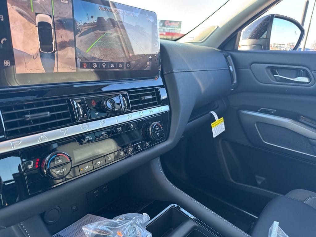 2026 Nissan Pathfinder SL