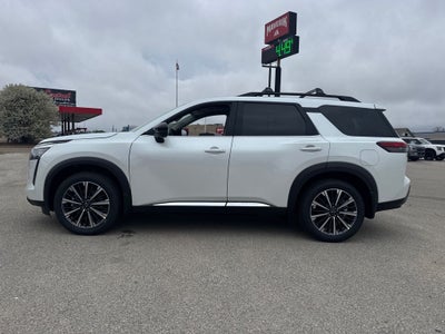 2026 Nissan Pathfinder Platinum