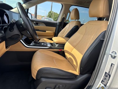 2023 Kia Carnival LX Seat Package